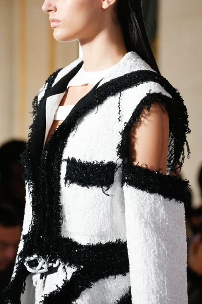 Look 136